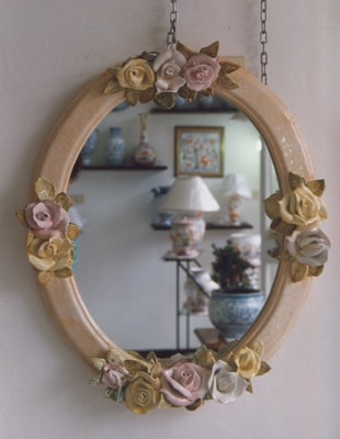 Artistic italian pottery of Albisola - Oval mirror hand-made with flowers